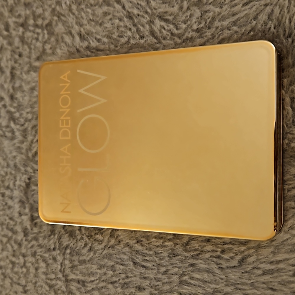 NATASHA DENONA ALL OVER GLOW FACE & BODY SHIMMER IN POWDER SHADE 01 LIGHT